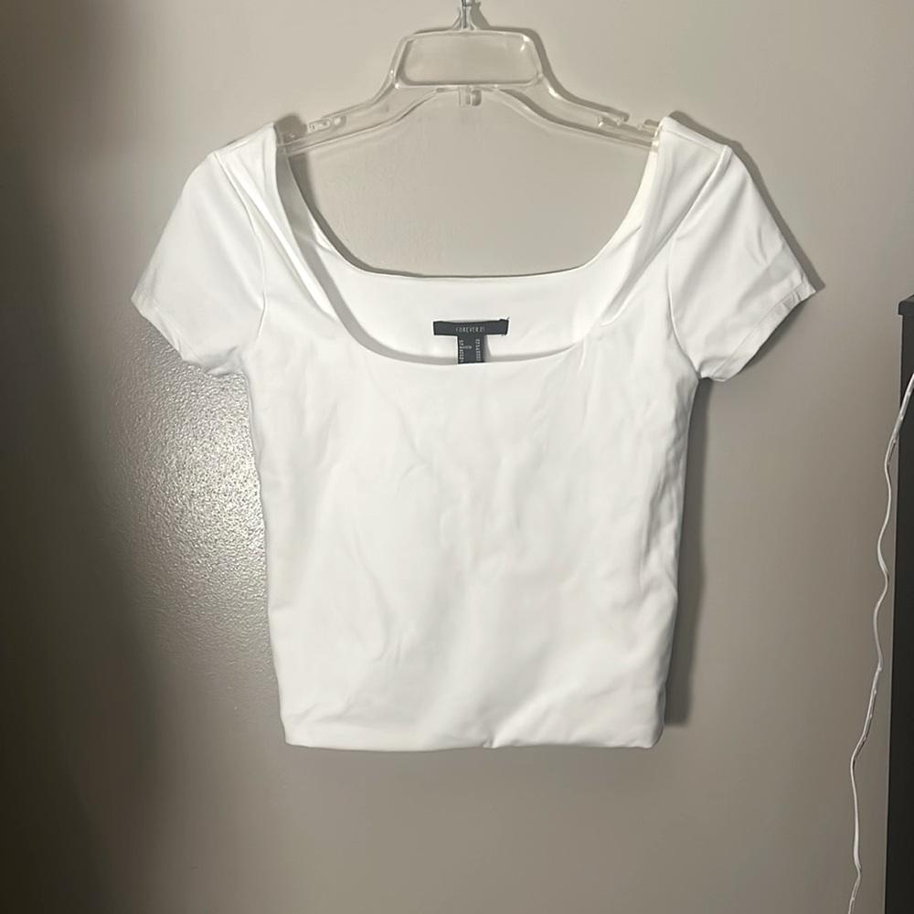 Young women’s crop top